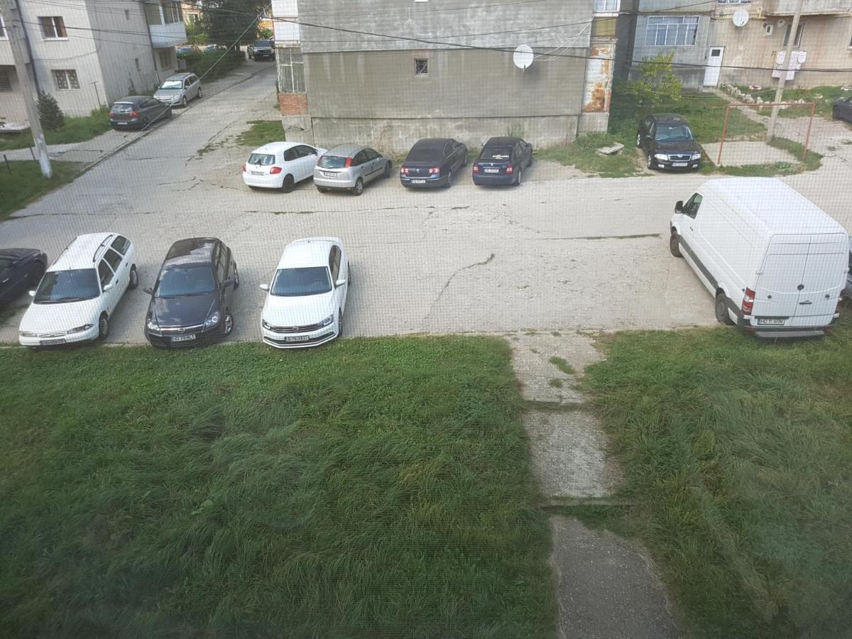 Ferienwohnung Near Center Petroşani Exterior foto